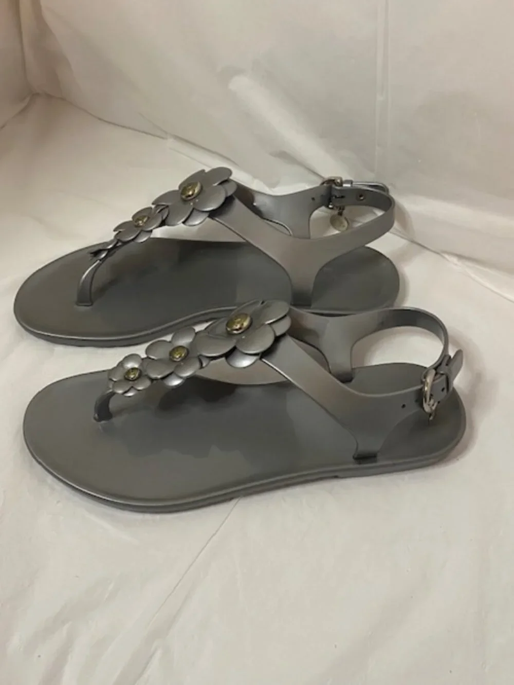 Coach Haylee Silver Gunmetal Flower Jelly Thong Sandals Women's Size 7B